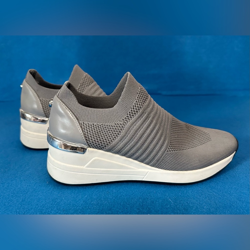 Gray Steve Madden slip-on shoes